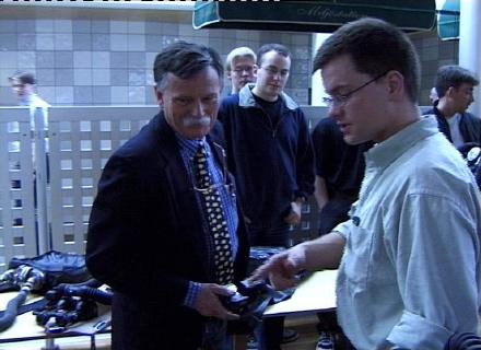 Bill Hamilton being tought by &Aring;ke Larsson